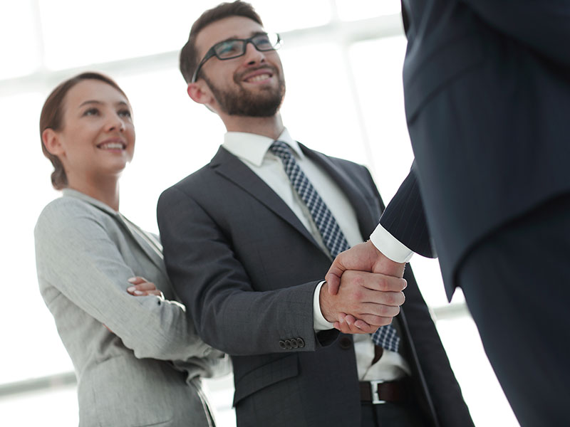 image of handshake of business partners. Consulting, Beratung, Digitalisierung, IT, Corporate Identitiy, Digitalisierung, DMS, Projektmanagement, Interim Management und M&A in Bonn